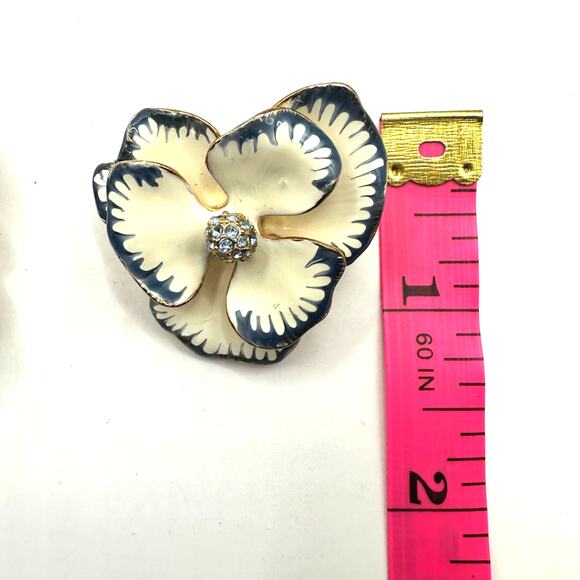 Kenneth Jay Lane Vintage Clip On Earring Flower Petal Cream Blue Enamel Jewelry - Picture 3 of 8